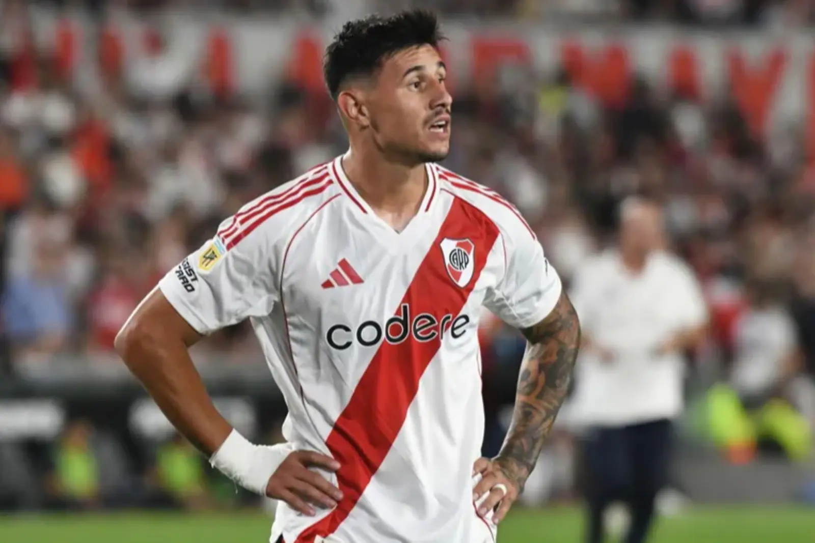 Adam Bareiro será jugador de Boca y River cobrará parte del pase.