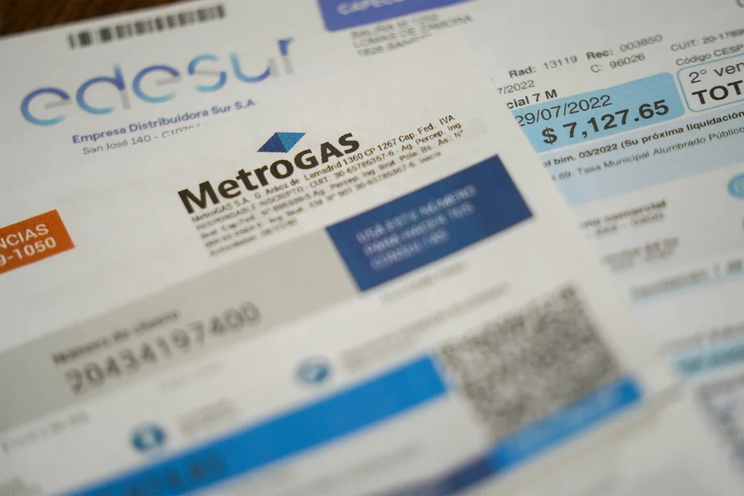 Crece el peso de los servicios en el gasto familiar y presiona los ingresos