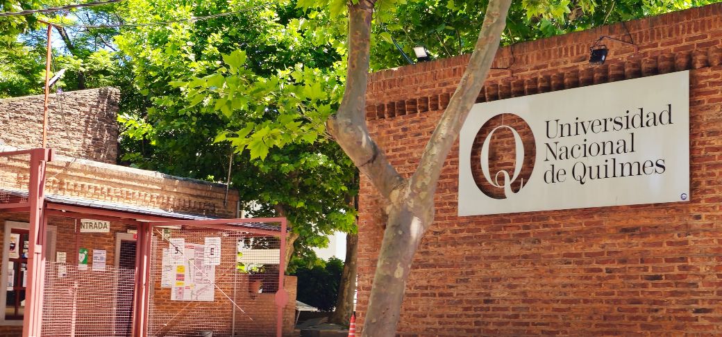 Docentes de la UNQ alertan sobre una crisis profunda y advierten por posibles medidas extremas.