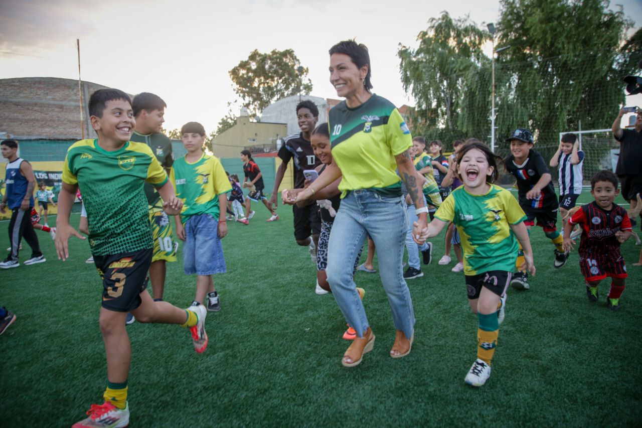 Nueva cancha de sintético del Club San Pablo de Quilmes Oeste