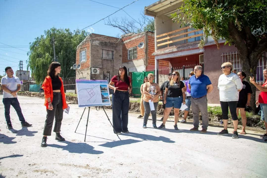 Avanzan las tareas de pavimentación de 20 cuadras en el barrio Santa Lucía de Quilmes Oeste
