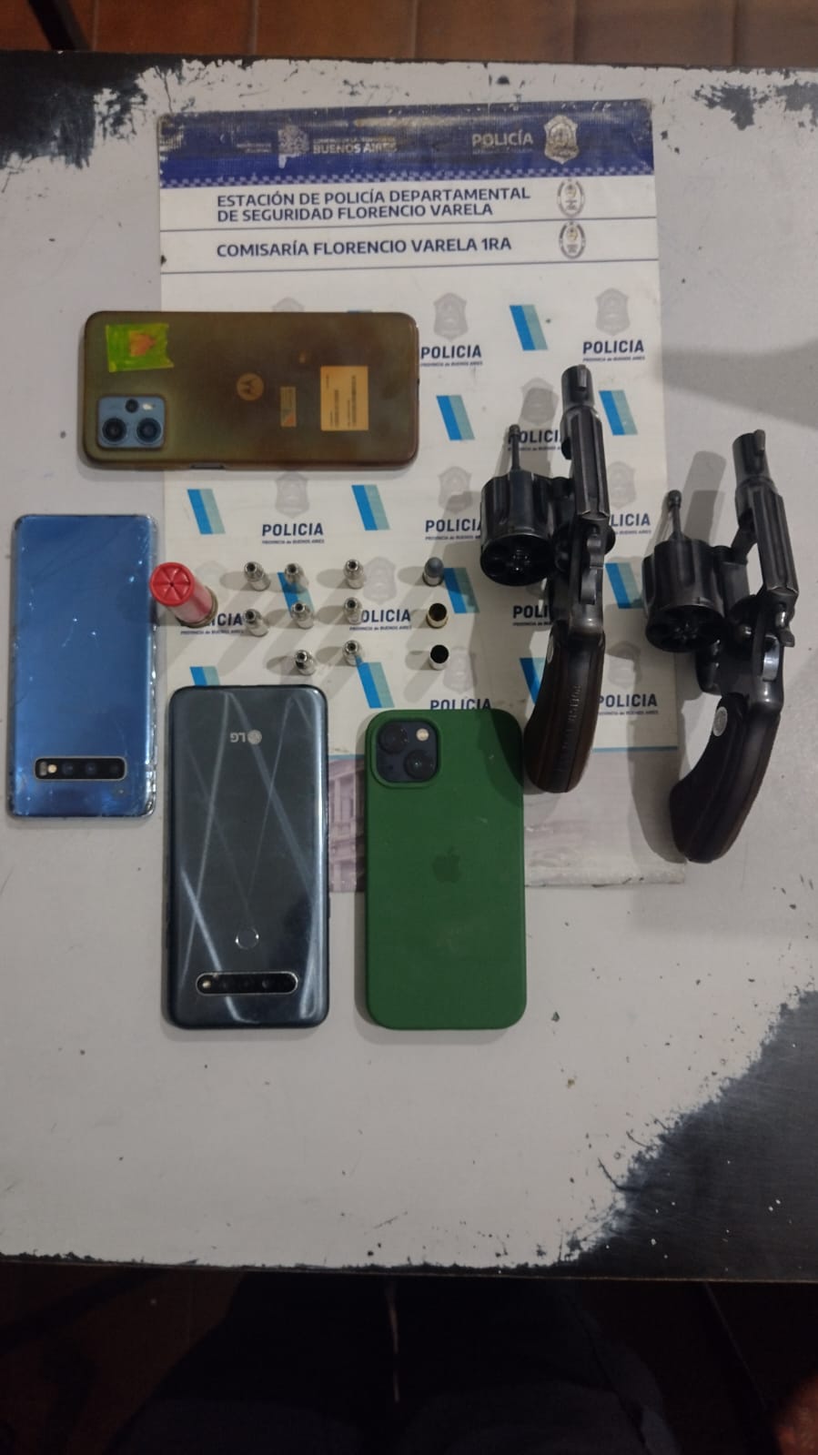 Secuestro de armas de guerra y tres detenidos