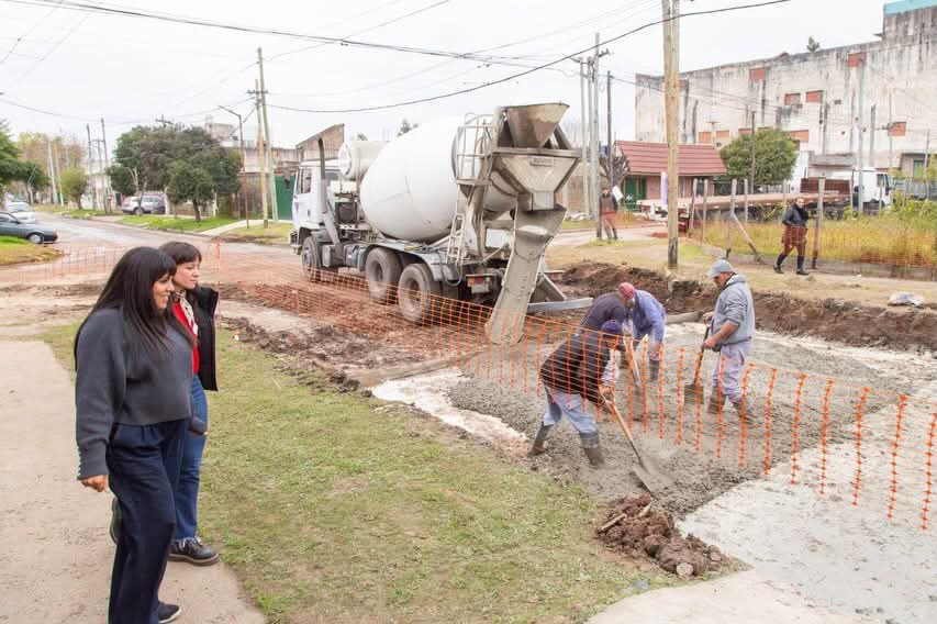 Avanzan las obras para completar la pavimentación total del barrio Kolinos