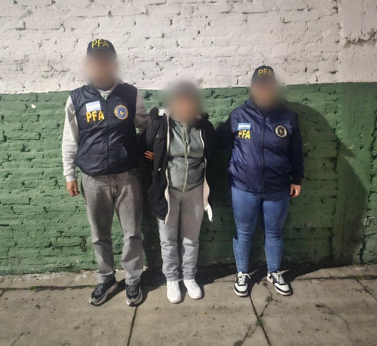 La detuvieron en Quilmes por intentar ingresar droga escondida en la ropa de su hija a una cárcel