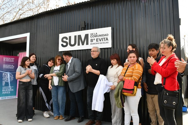 Inauguración de SUM y entrega de escrituras en Suipacha y Rojas